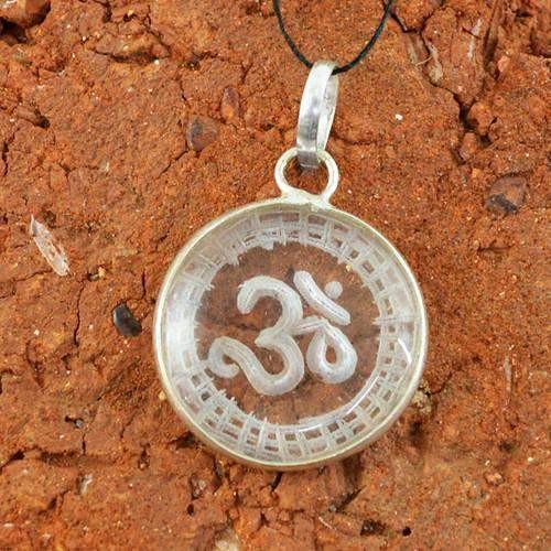 gemsmore:Natural White Quartz Internal Carved OM Pendant gemsmore:Natural White Quartz Internal Carved OM Pendant