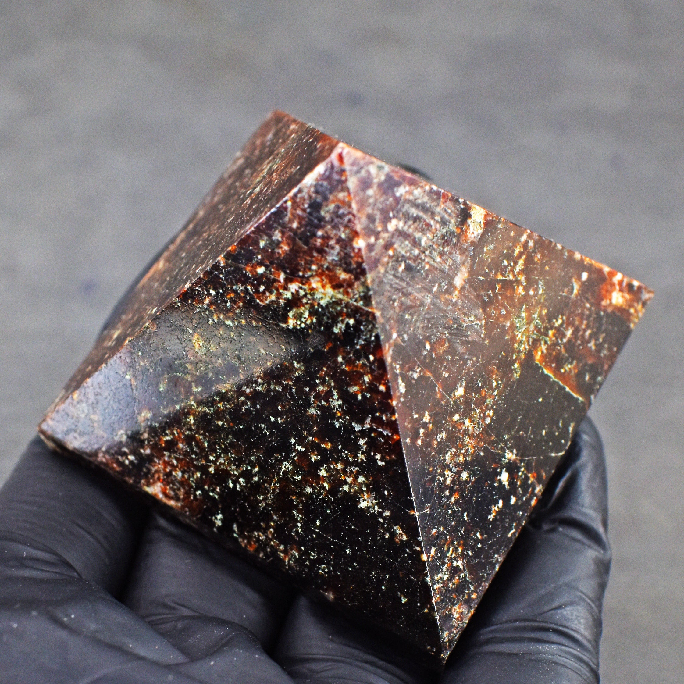 Beautiful 798.00 Cts Genuine Garnet Healing Divine Crystal Specimen Pyramid