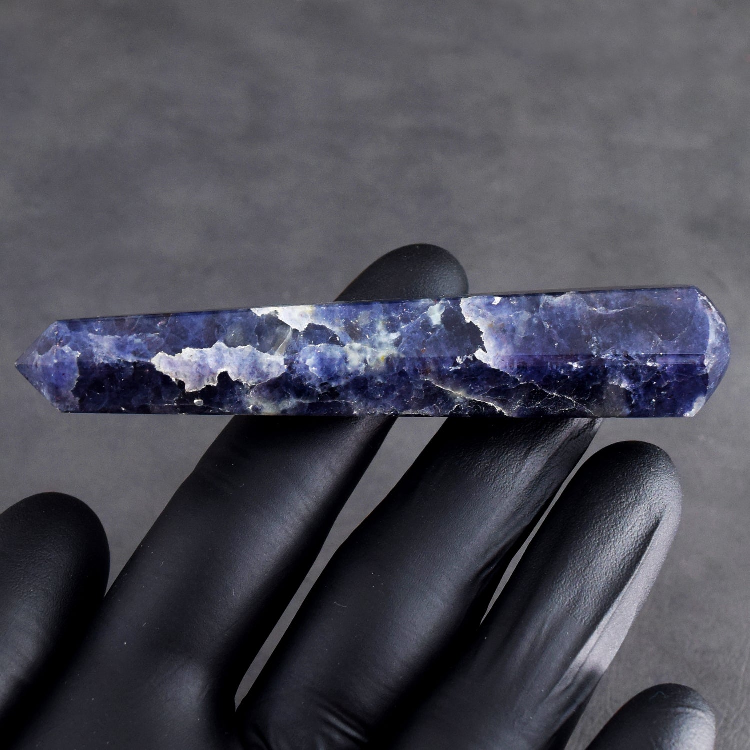Stunning 186.00 Carats Genuine Iolite Crystal Gemstone Healing Point