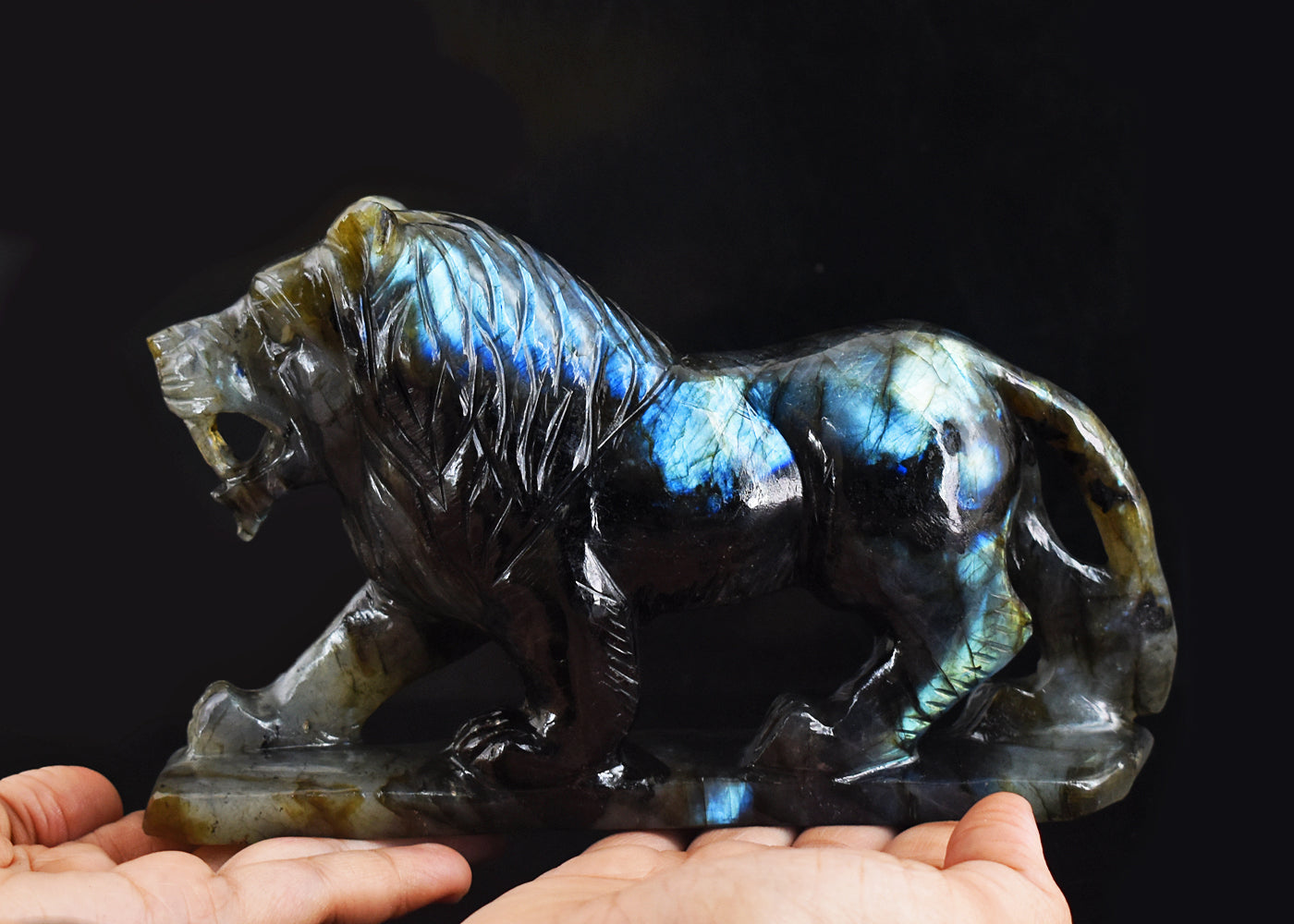 Beautiful  5826.00 Carats  Genuine Blue Flash  Labradorite Hand Carved Lion Gemstone Carving