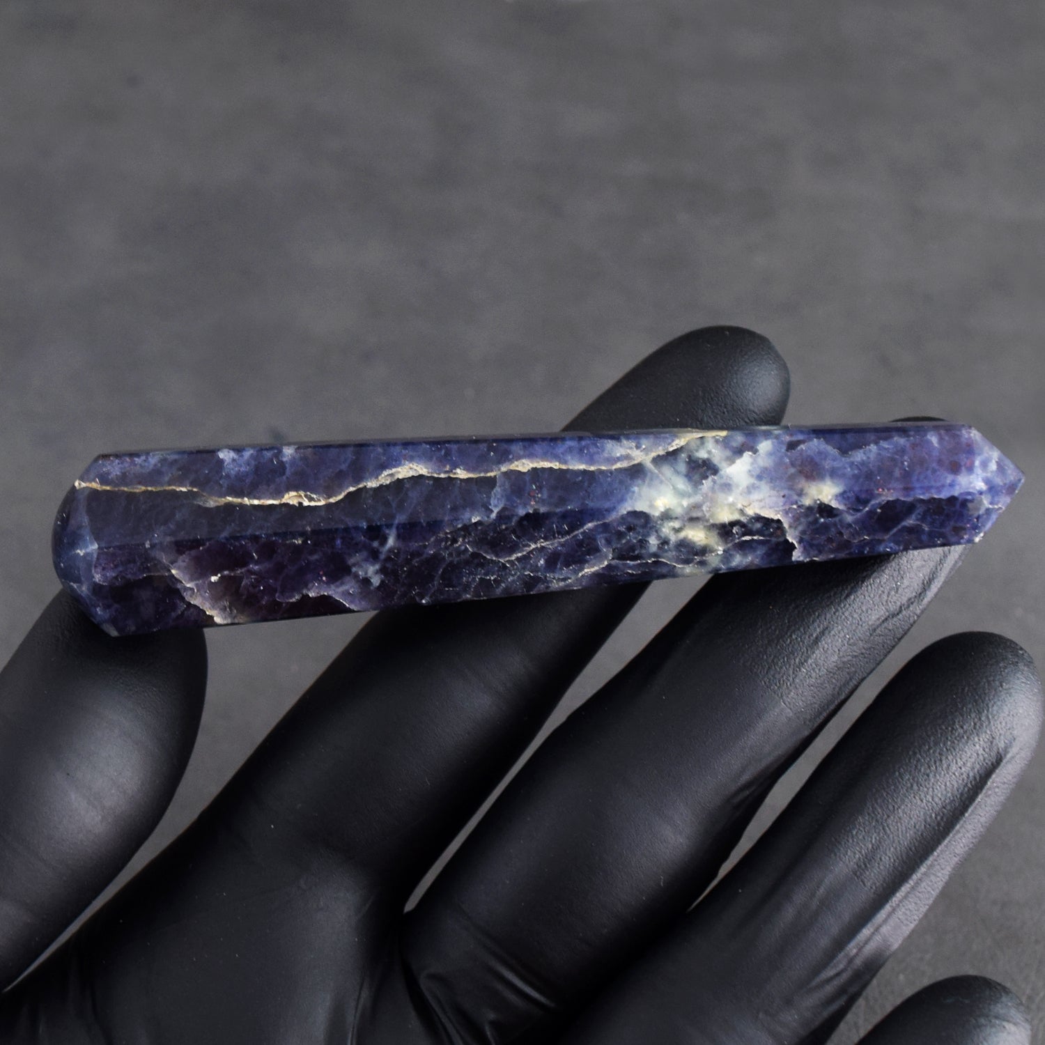 Stunning 186.00 Carats Genuine Iolite Crystal Gemstone Healing Point