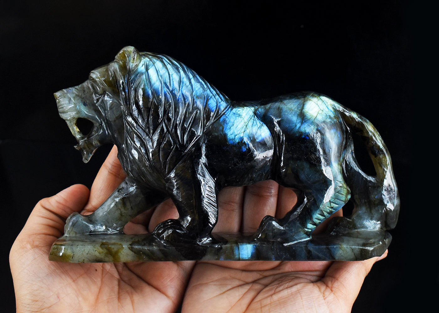 Beautiful 5826.00 Carats Genuine Blue Flash Labradorite Hand Carved Li