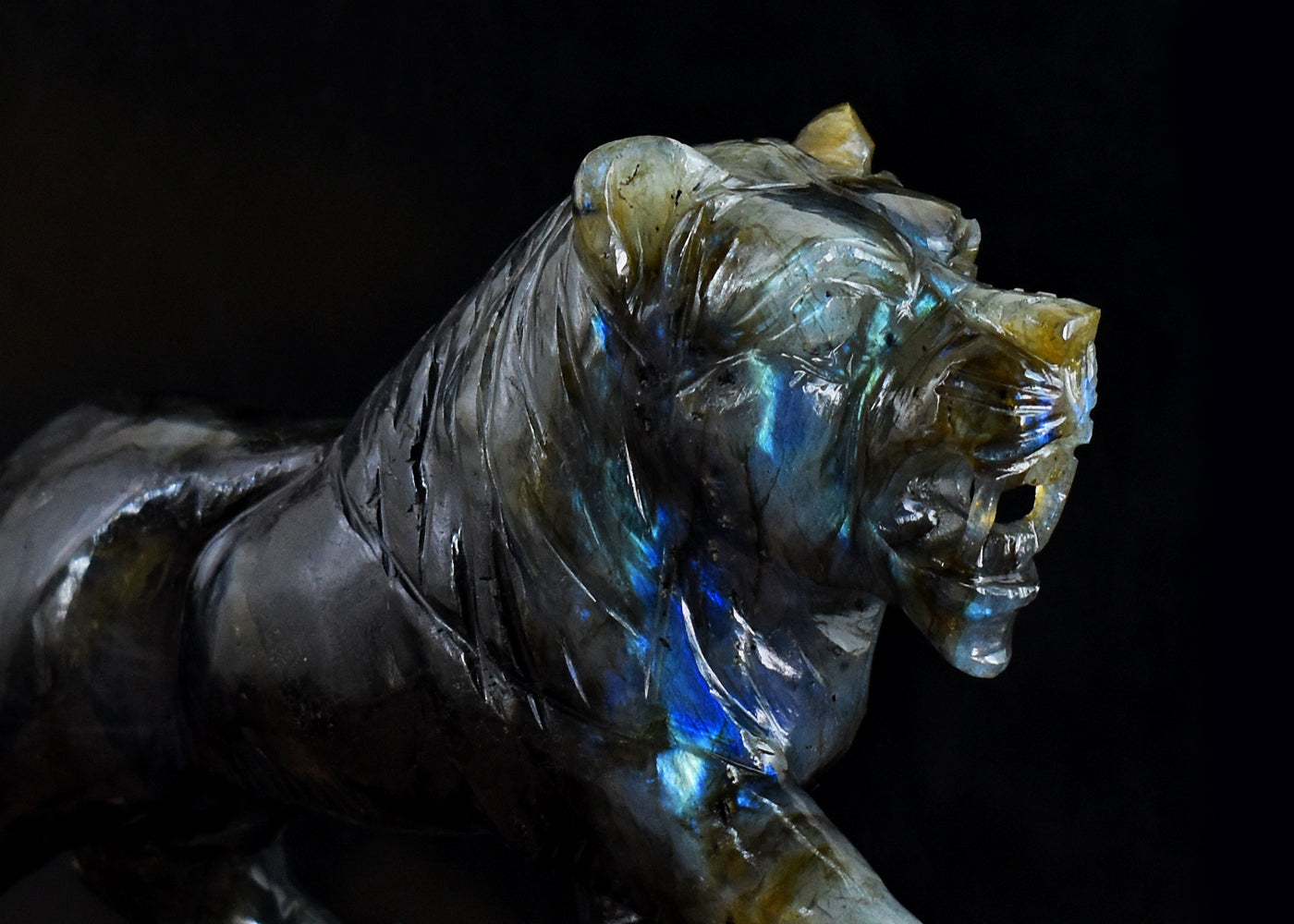 Beautiful  5826.00 Carats  Genuine Blue Flash  Labradorite Hand Carved Lion Gemstone Carving