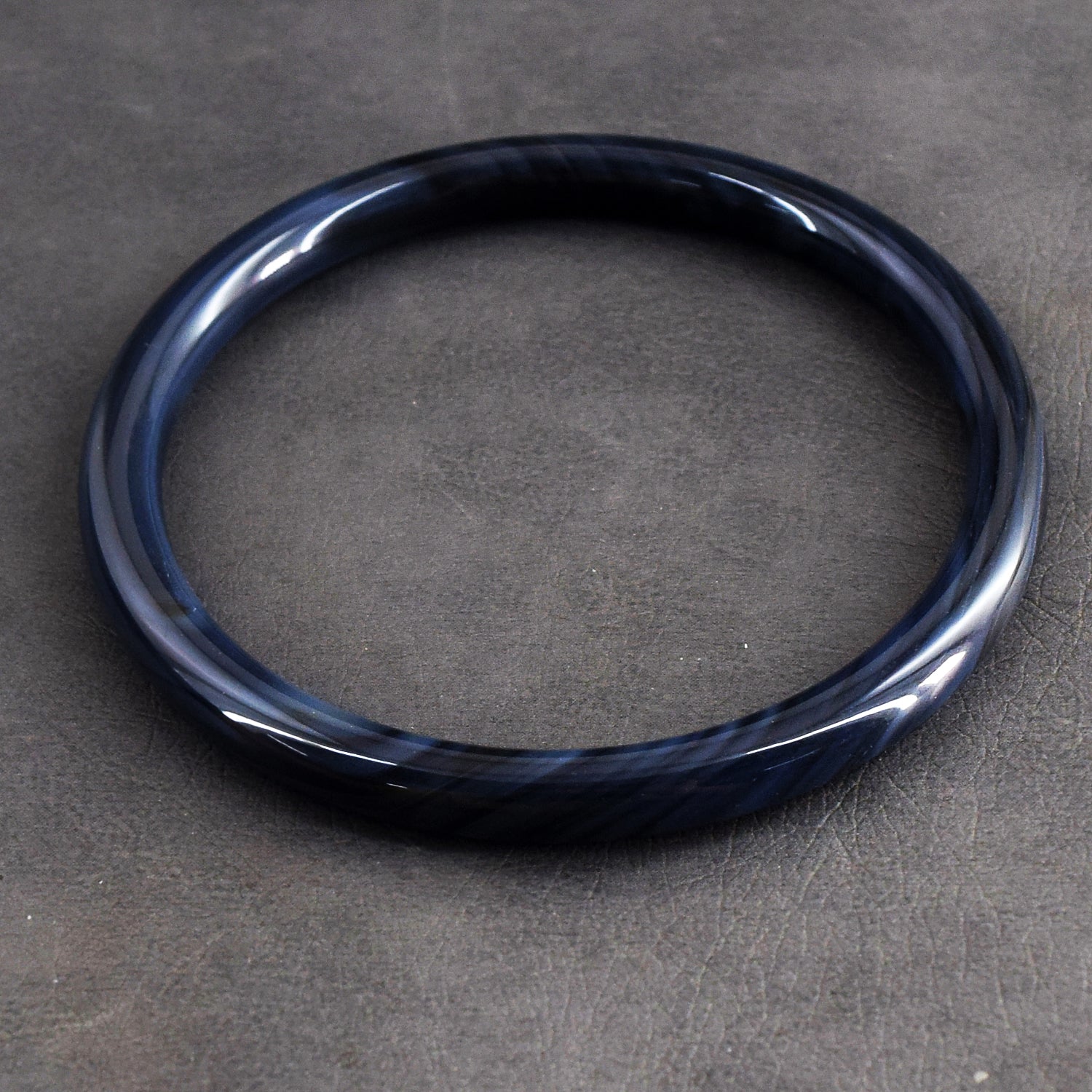 Impressive 82.00 Cts Genuine Black Agate Gemstone Crystal Specimen Premium Fancy Bangle