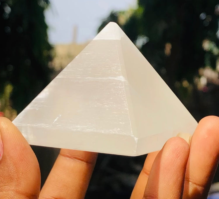 Natural 523.00 Cts Genuine Selenite Crystal Specimen Healing Divine Pyramid