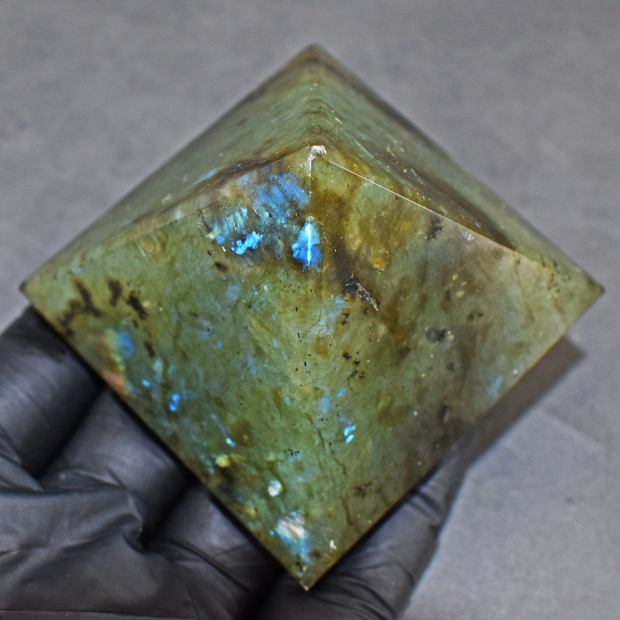 Lovely 779.00 Cts Genuine Labradorite Crystal Specimen Healing Divine Pyramid