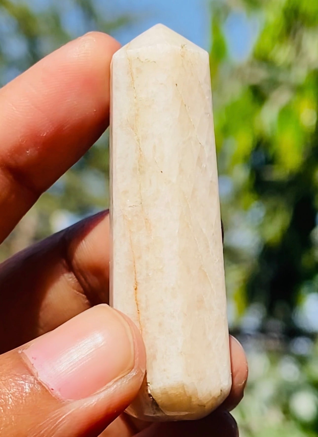Striking 101.00 Carats Genuine Aventurine Crystal Gemstone Healing Point
