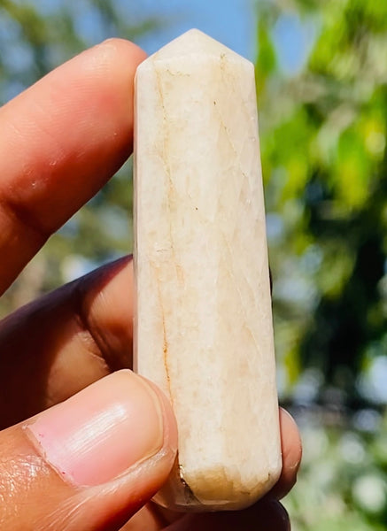 Striking 101.00 Carats Genuine Aventurine Crystal Gemstone Healing Point