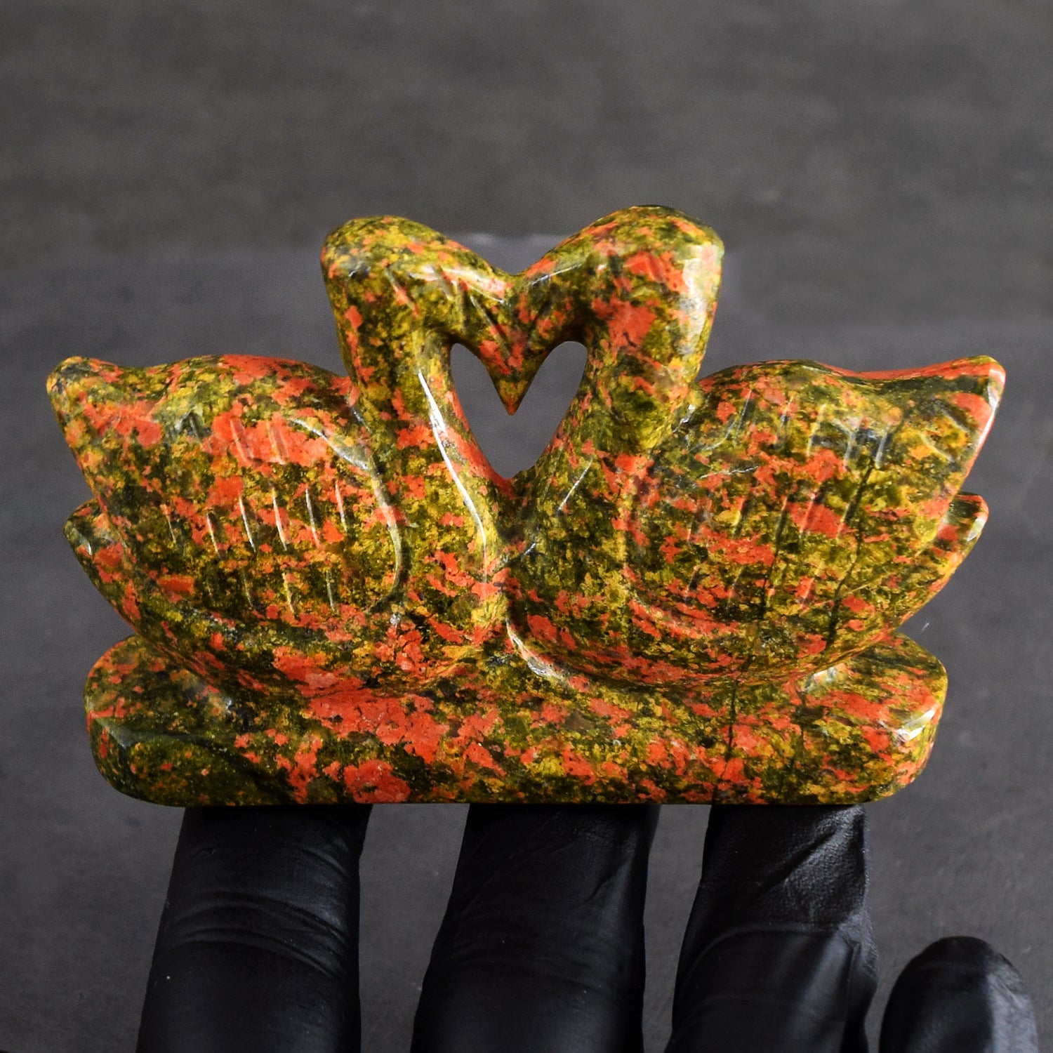 Gorgeous 700.00 Cts Genuine Blood Green Unakite Hand Carved Premium Love Swan Pair