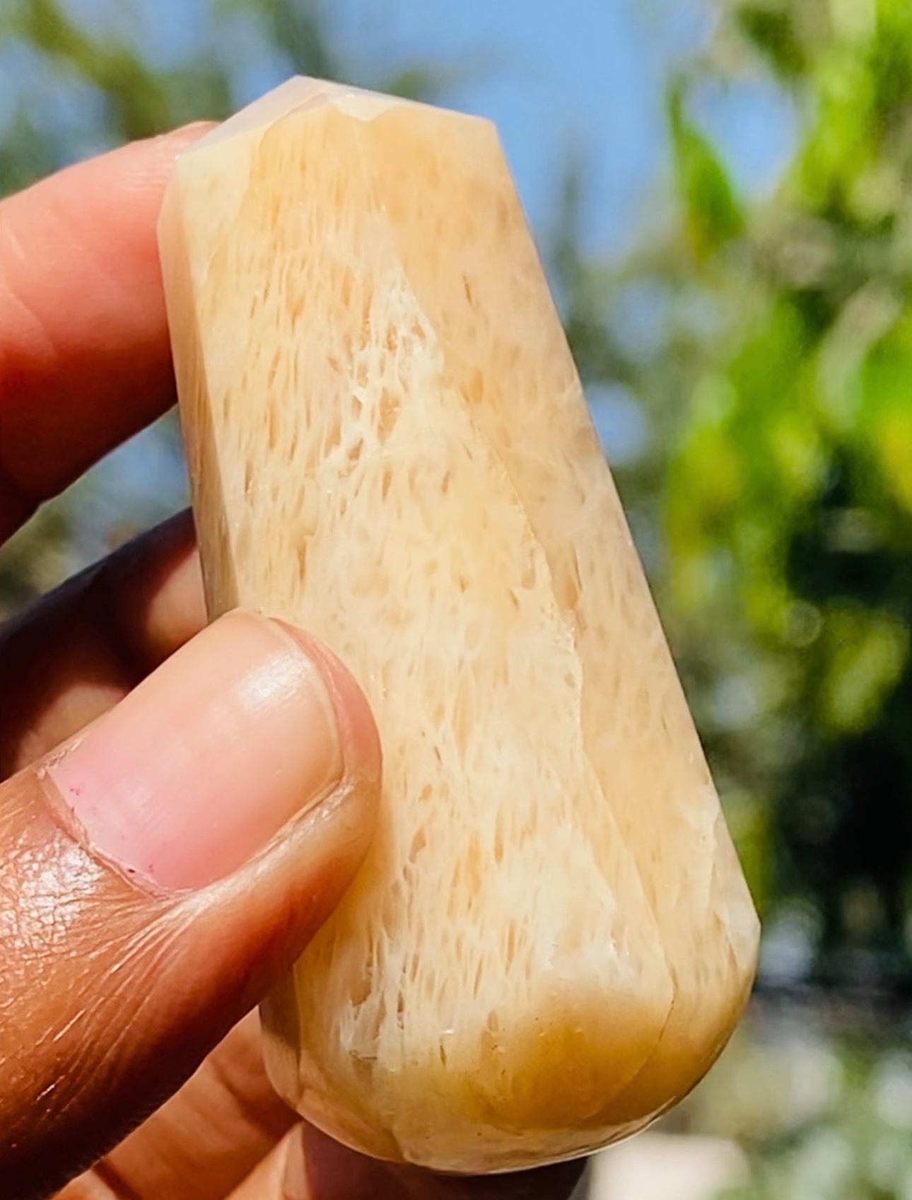 Pleasing 215.00 Carats Genuine Aventurine Crystal Gemstone Healing Point
