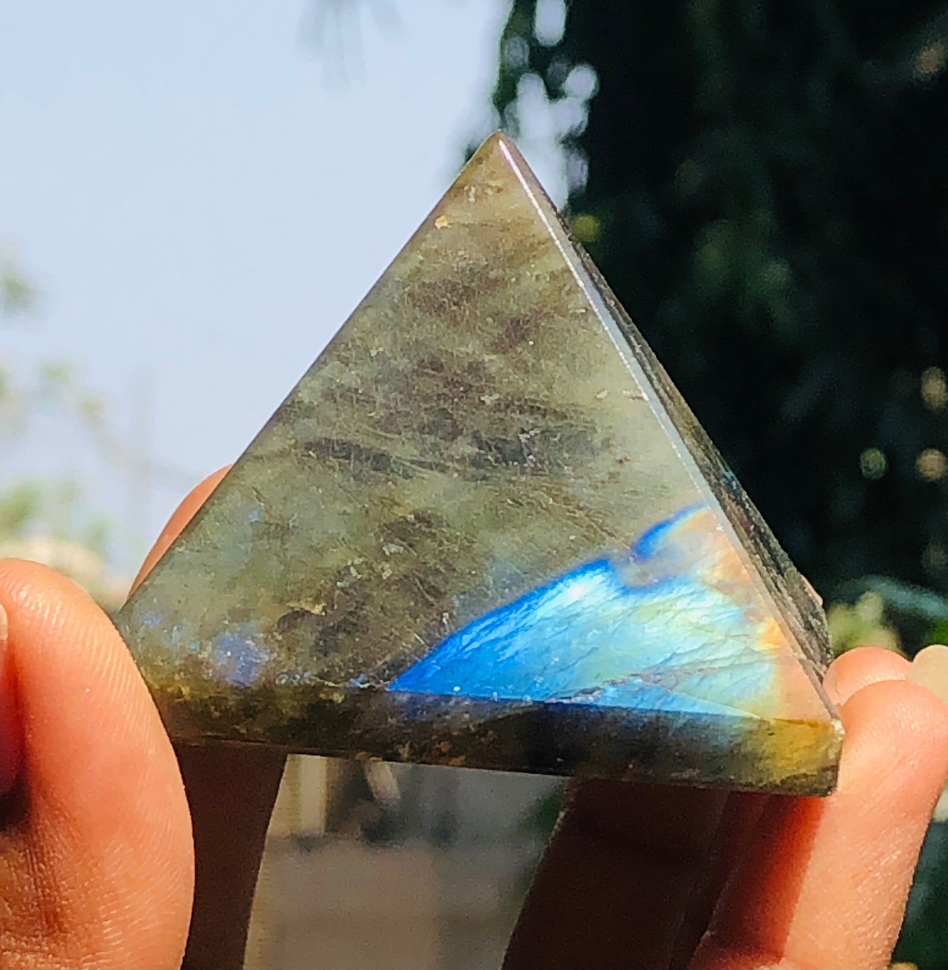 Beautiful 609.00 Cts Genuine Labradorite Crystal Specimen Healing Divine Pyramid