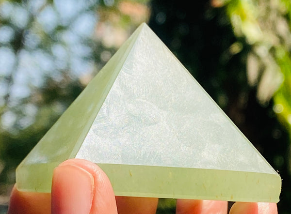 Fabulous 532.00 Cts Genuine Green Aventurine Healing Divine Premium Crystal Specimen Pyramid