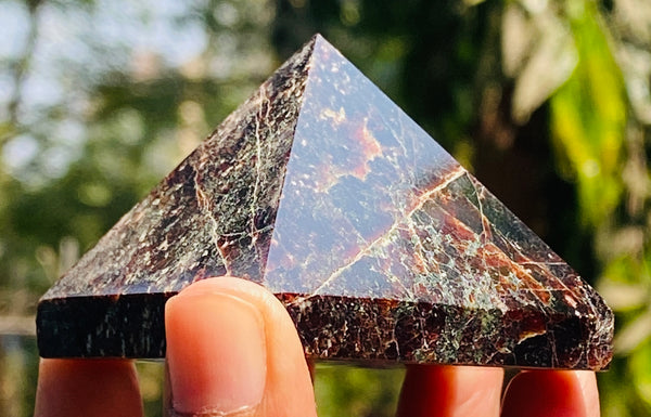 Magnificent 804.00 Cts Genuine Garnet Healing Crystal Specimen Divine Pyramid