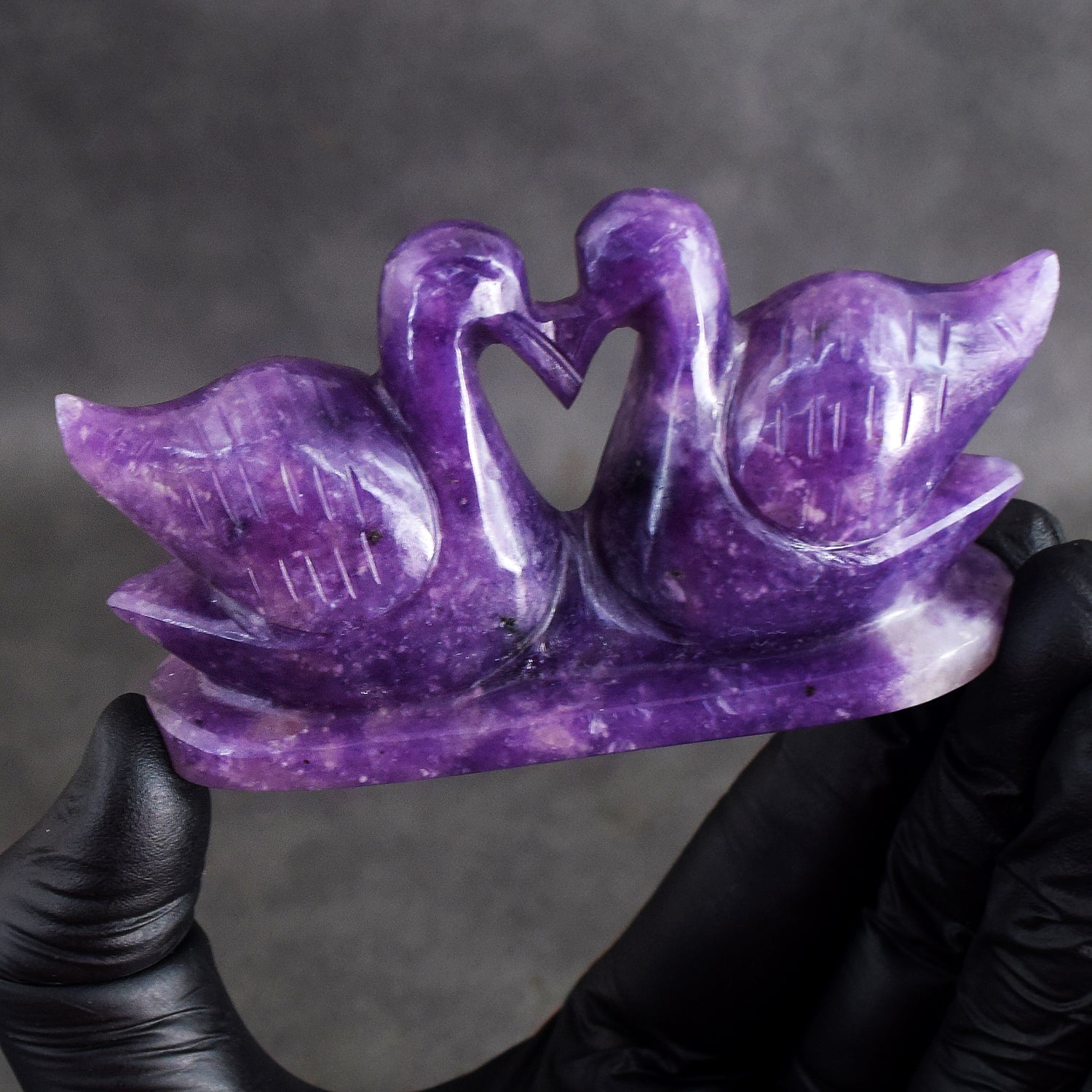 Paramount 571.00 Cts Genuine Lepidolite Hand Carved Gemstone Premium Love Swan Pair
