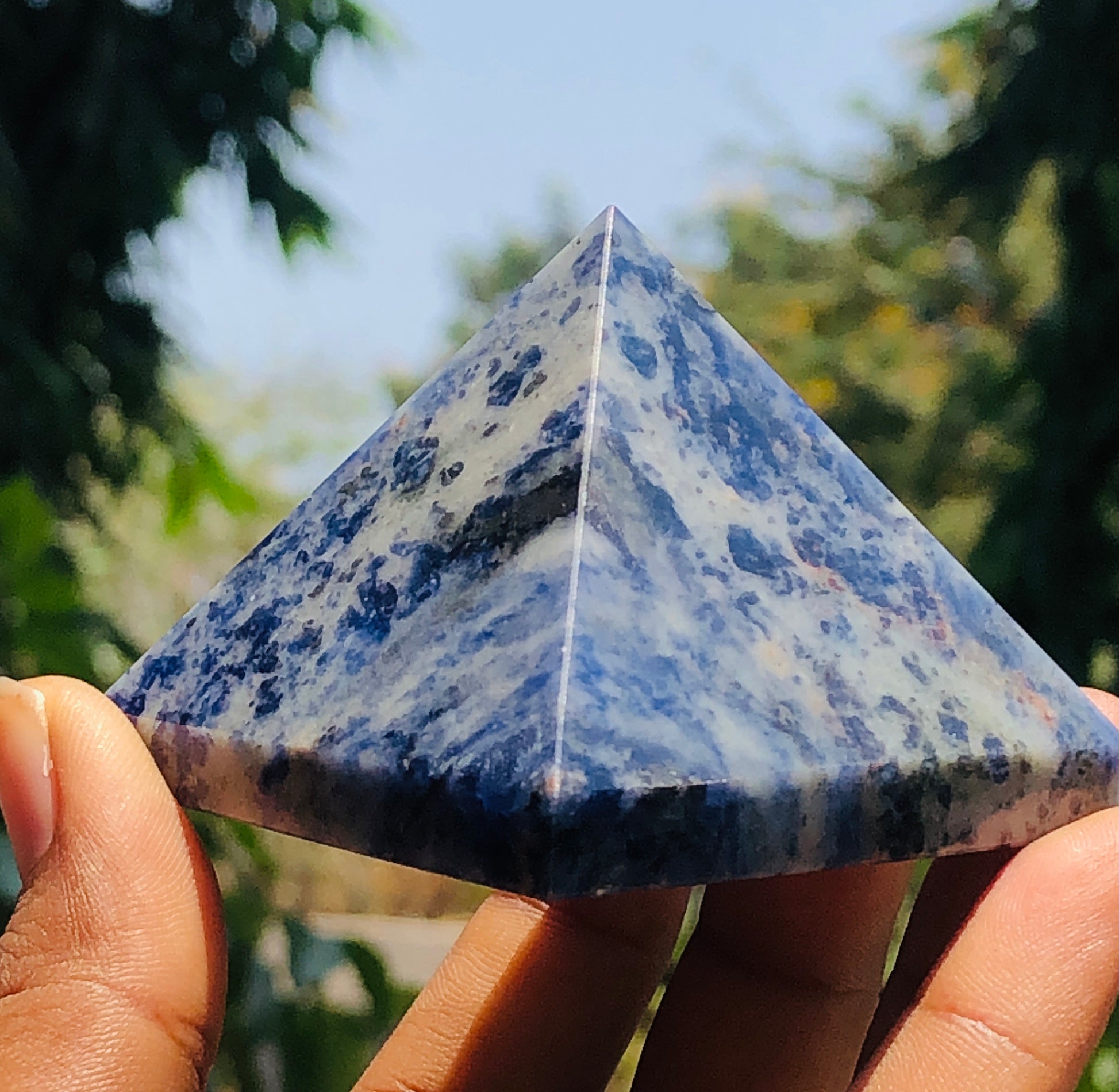 Gorgeous 690.00 Cts Genuine Sodalite Healing Crystal Specimen Divine Pyramid