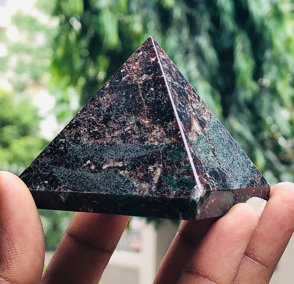 Beautiful 894.00 Cts Genuine Garnet Healing Divine Crystal Specimen Pyramid