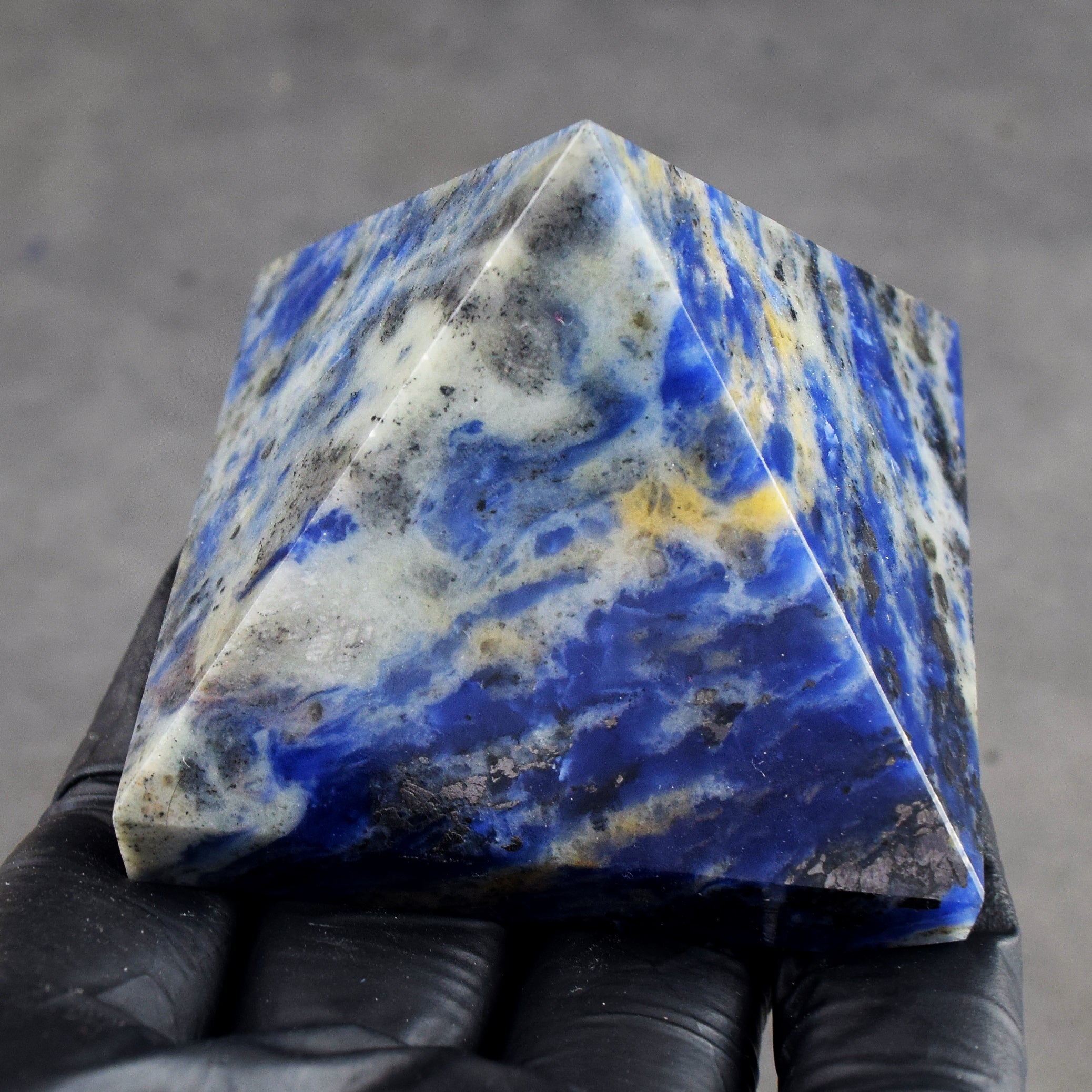 Natural 734.00 Cts Genuine Sodalite Crystal Specimen Healing Divine Pyramid