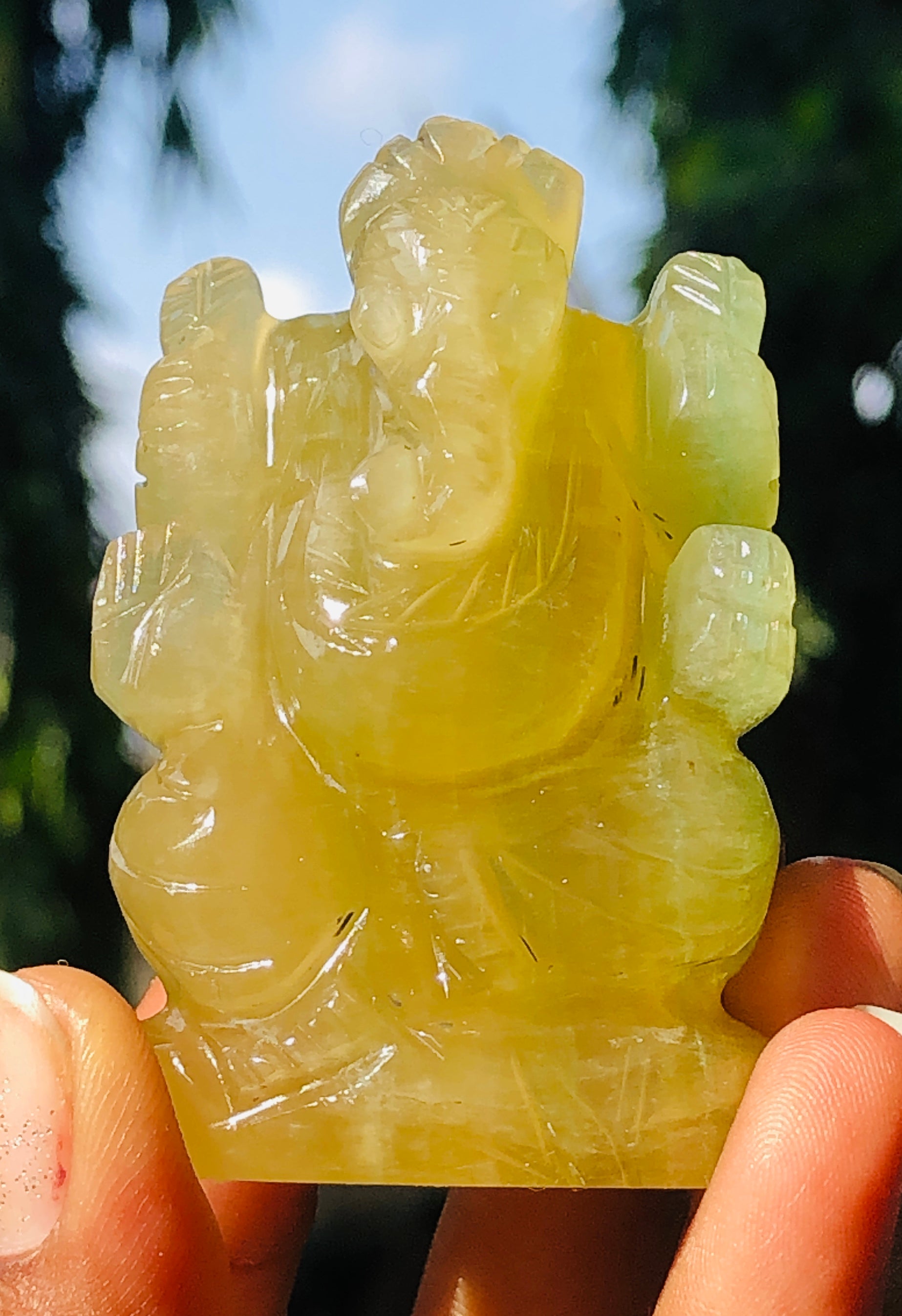 Artisian 632.00 Carats Fluorite Divine Hand Carved Genuine Crystal Gemstone Carving Lord Ganesha