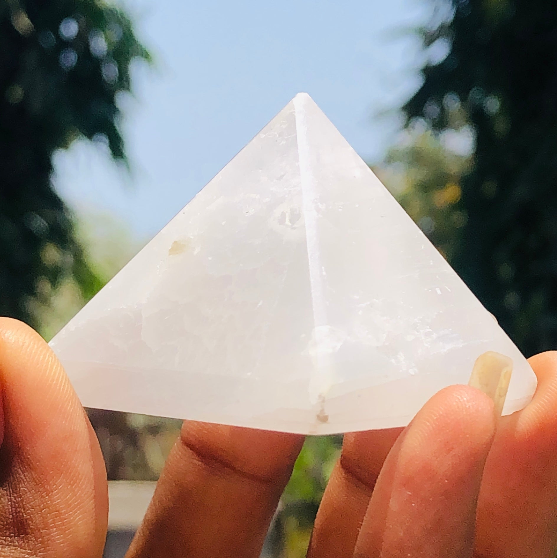 Amazing  326.00 Cts Genuine White Quartz Healing Crystal Specimen Premium Divine Pyramid