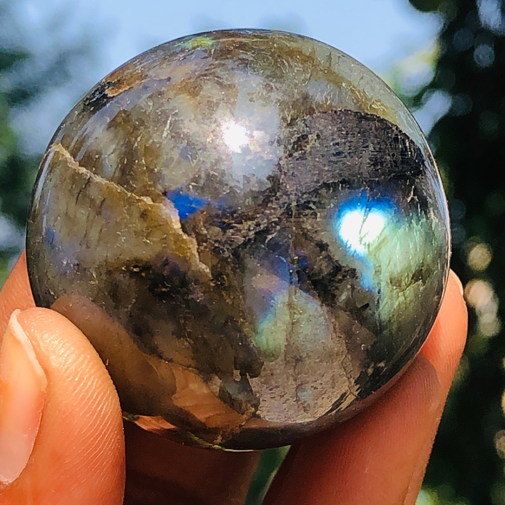 Stunning 477.00 Cts Genuine Blue & Green Flash Labradorite Healing Ball Crystal Sphere