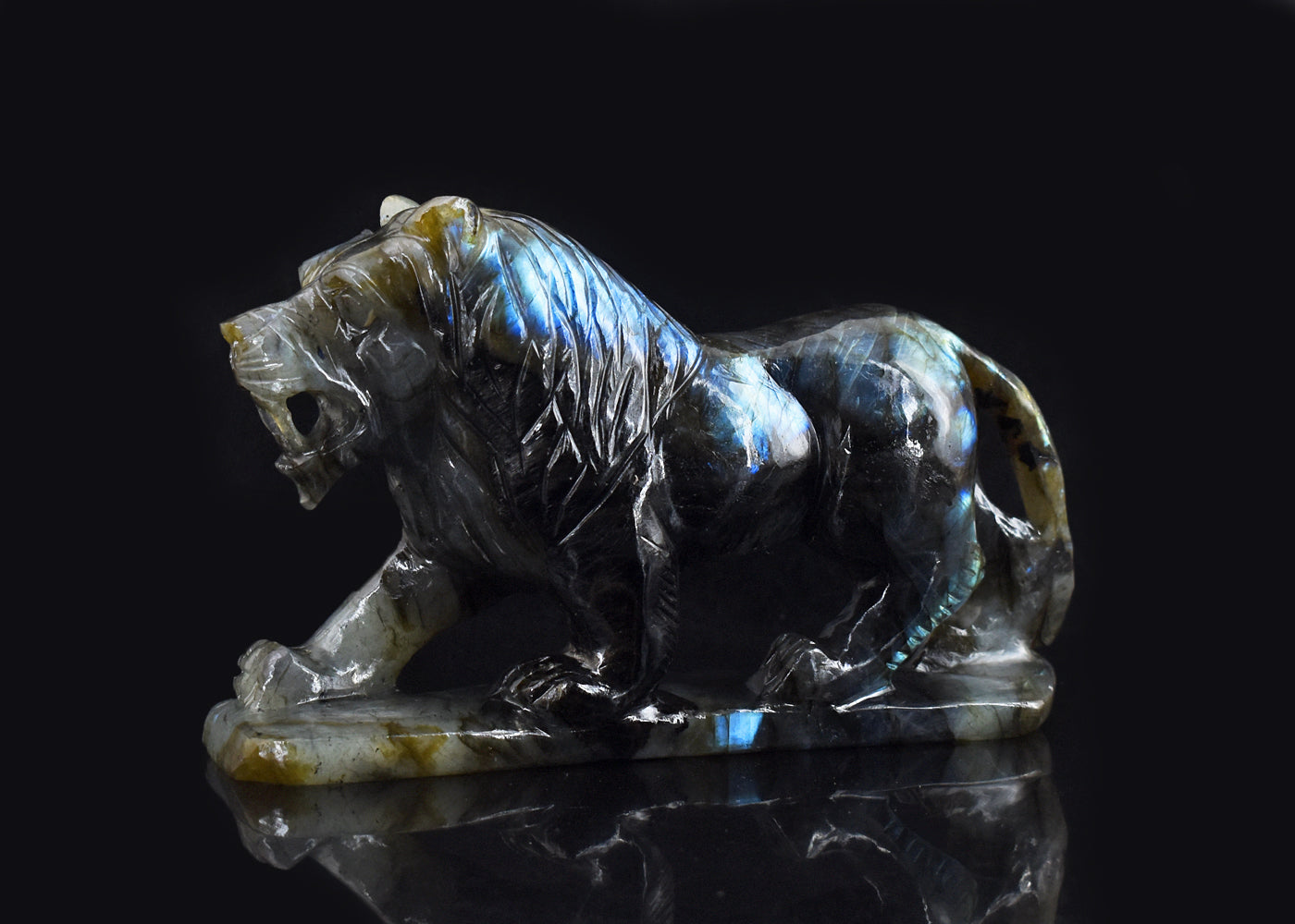 Beautiful  5826.00 Carats  Genuine Blue Flash  Labradorite Hand Carved Lion Gemstone Carving