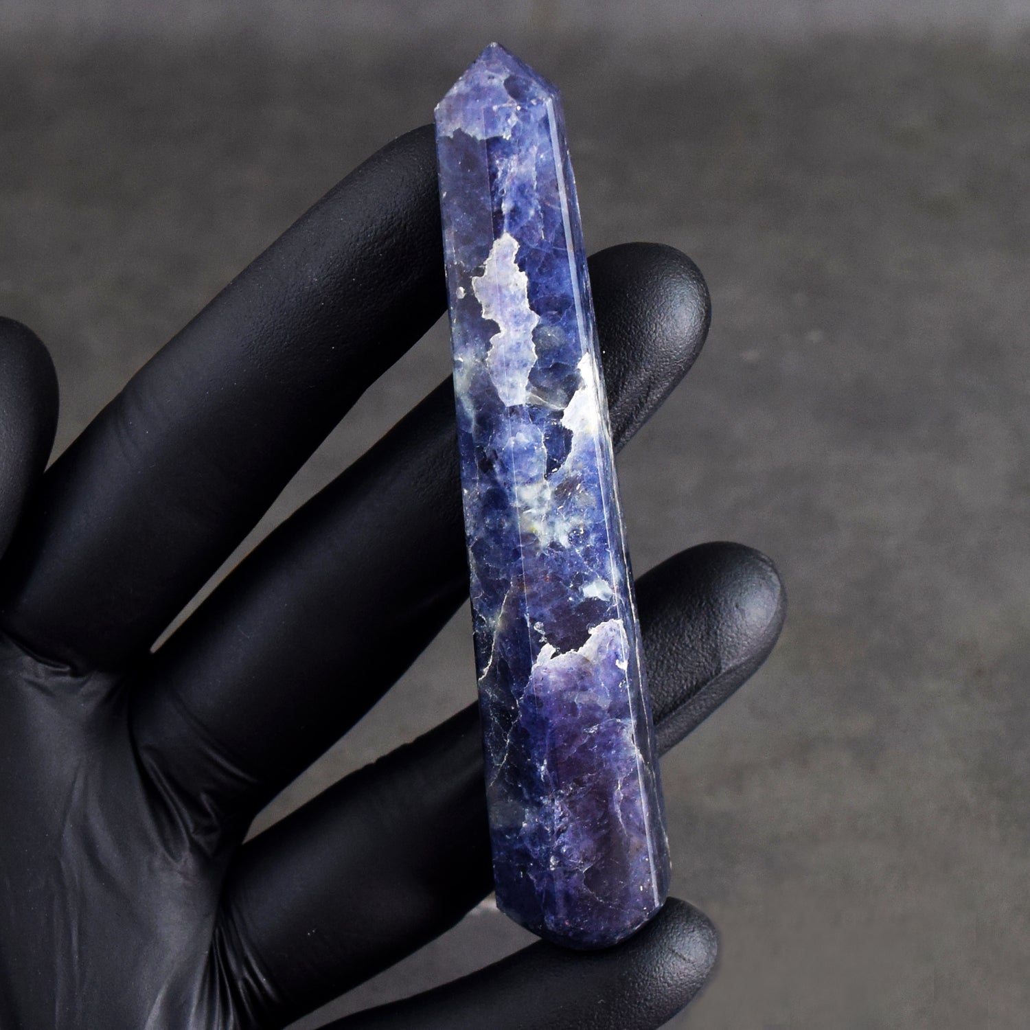 Stunning 186.00 Carats Genuine Iolite Crystal Gemstone Healing Point