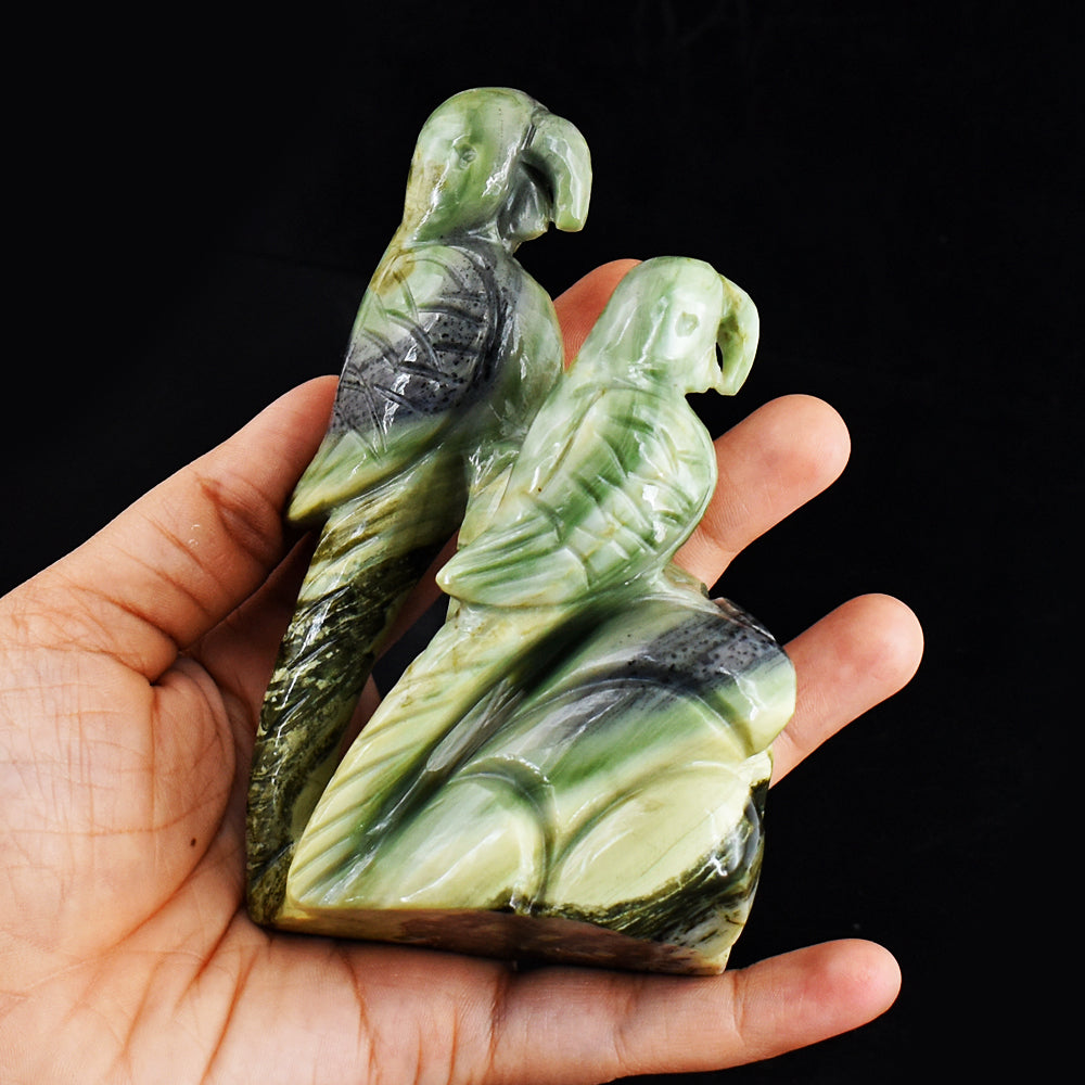 Gorgeous   2116.00 Cts Genuine Serpentine Hand Carved Crystal Twin Parrot Gemstone Carving