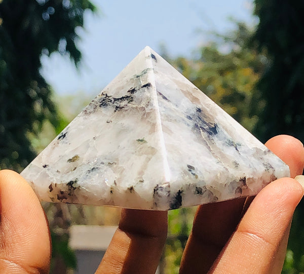 Superb 672.00 Cts Genuine Moonstone Crystal Specimen Healing Divine Pyramid