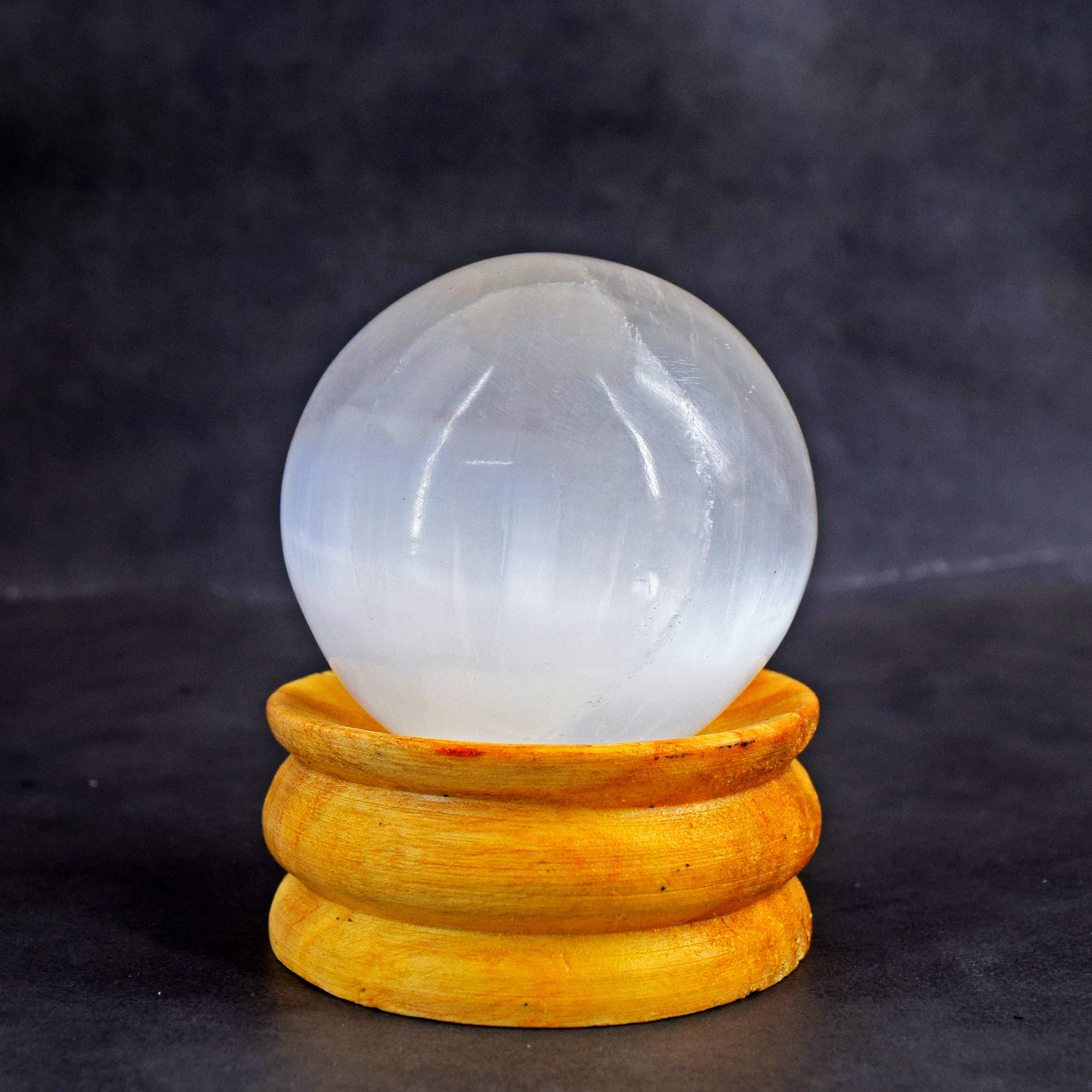 Gorgeous 960.00 Cts Genuine Selenite Hand Carved Crystal Healing Sphere