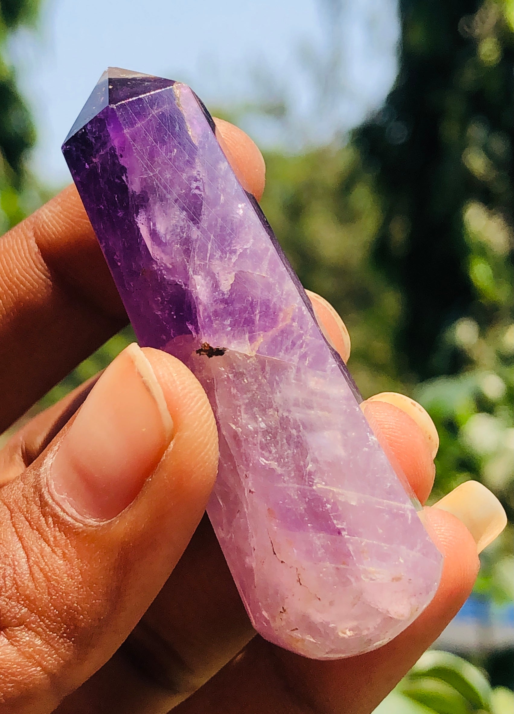 Graceful 140.00 Carats Genuine Amethyst Crystal Gemstone Healing Point
