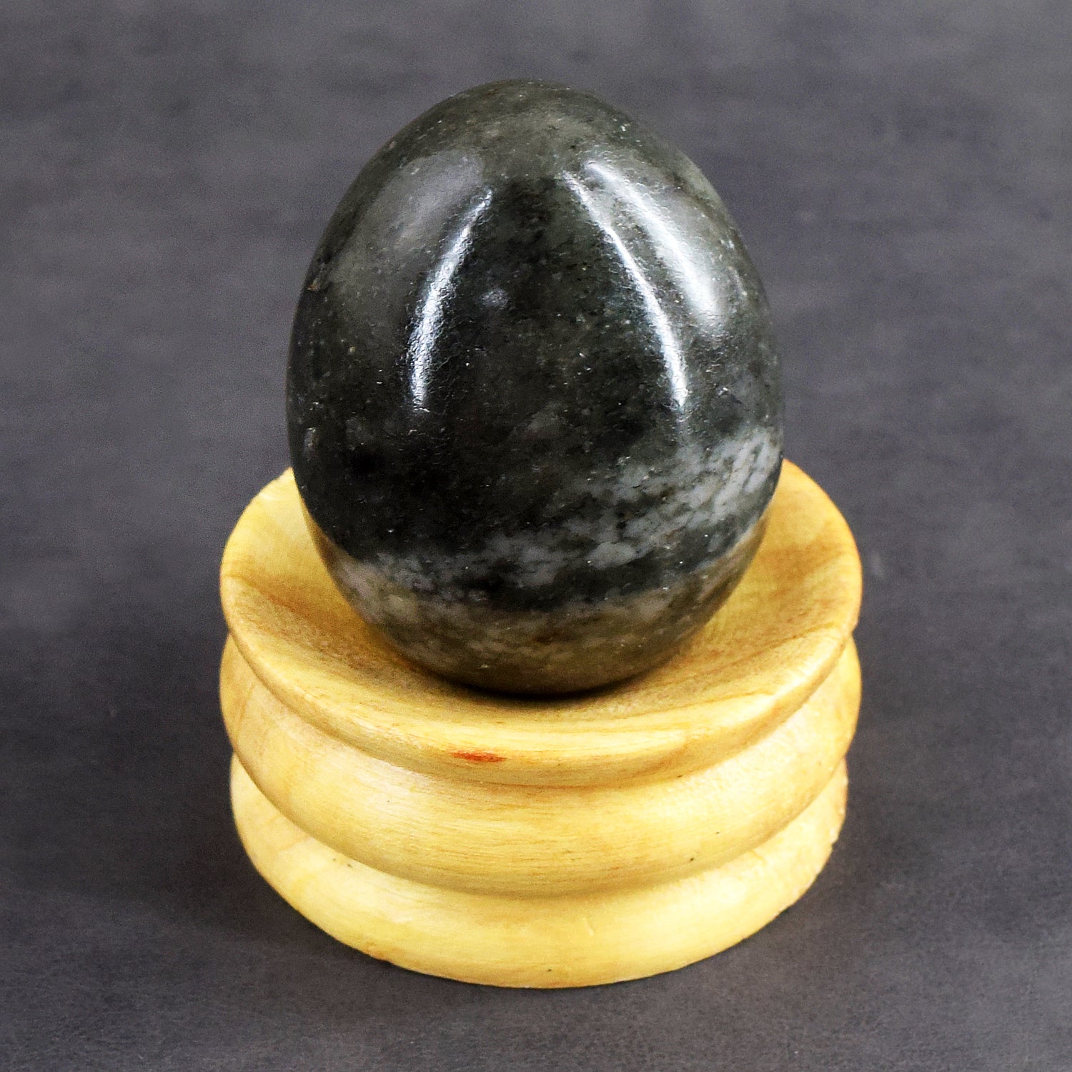 Pleasing 758.00 Cts Genuine Jade Healing Premium Crystal Egg