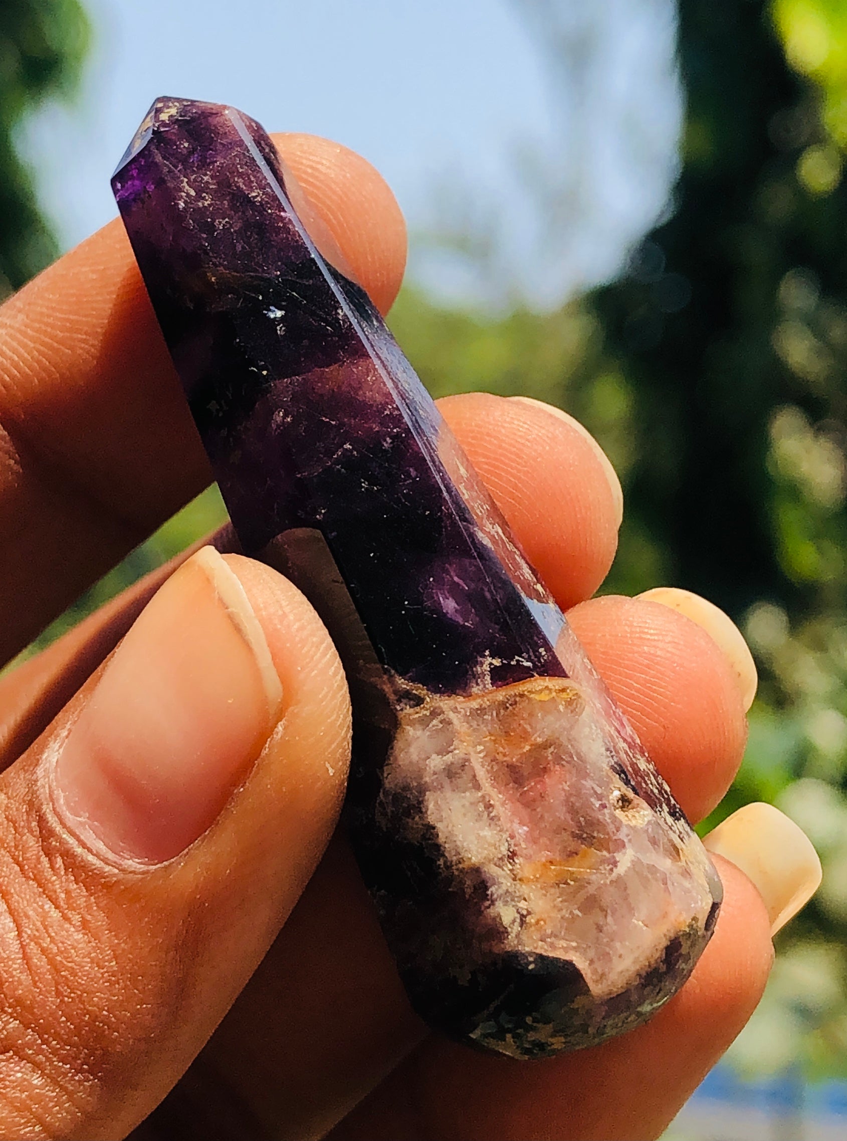Graceful 78.00 Carats Genuine Amethyst Crystal Gemstone Healing Point
