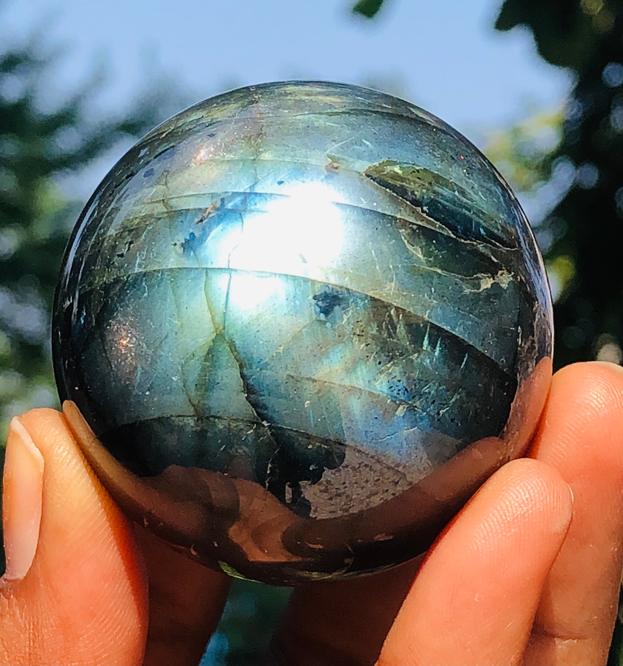 Awesome 722.00 Cts Genuine Green & Blue Flash Labradorite Crystal Healing Ball Premium Sphere