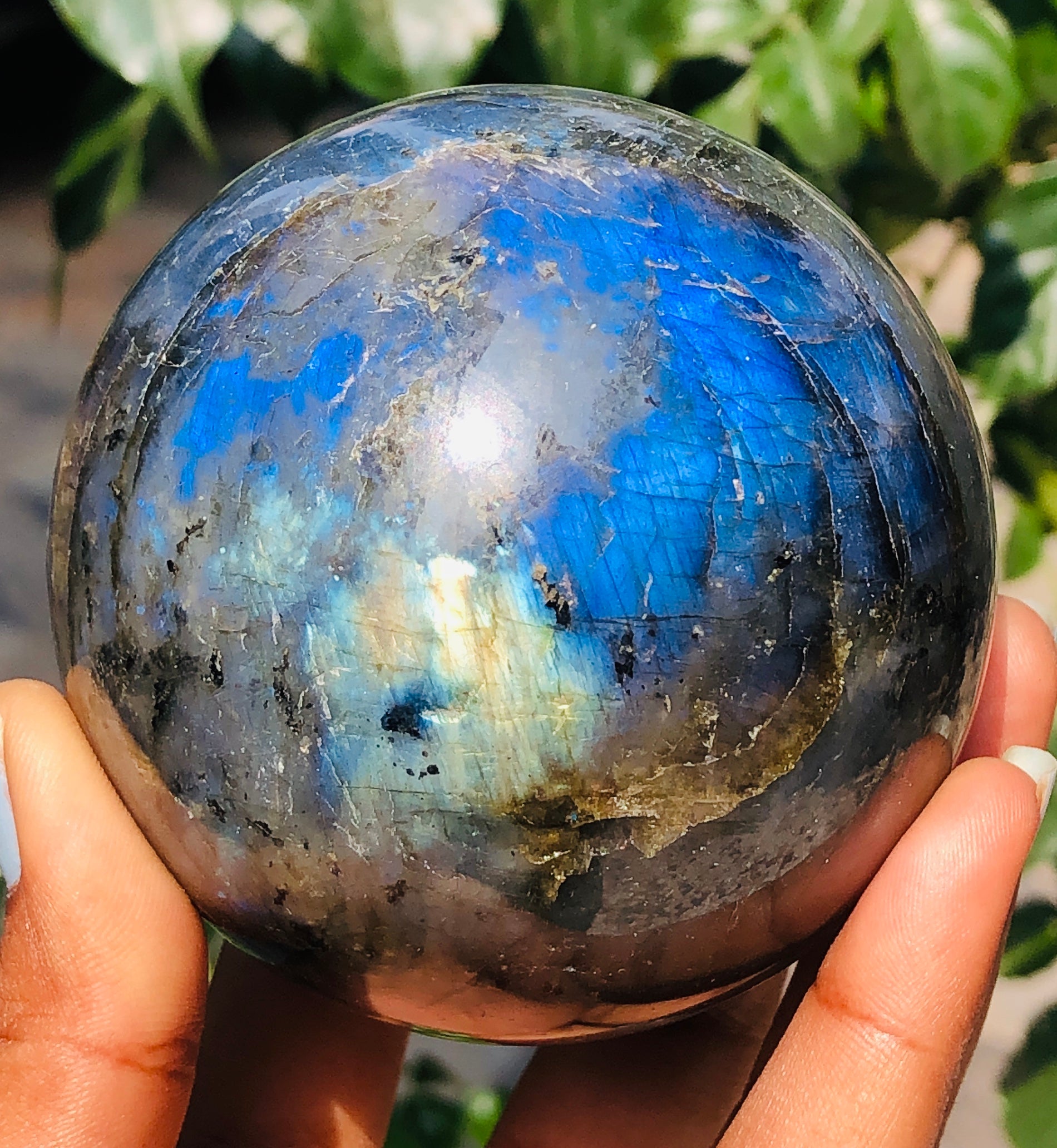 Very Atrractive 3077.00 Cts Genuine Blue & Golden Flash Labradorite Hand Carved Premium Haling Crystal Sphere