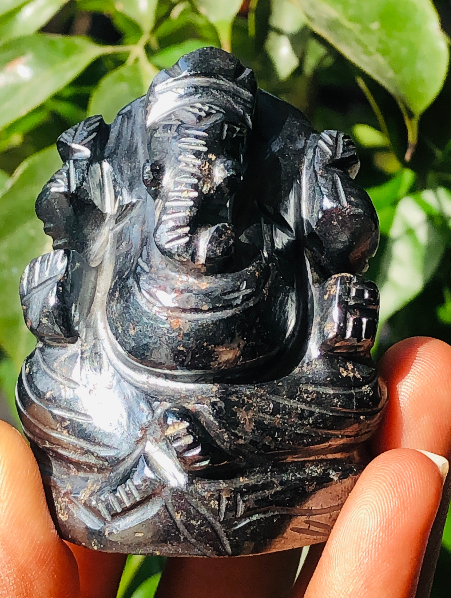 Artisan 1028.00 Carats Genuine Hematite Divine Hand Carved Crystal Gemstone Lord Ganesha Carving