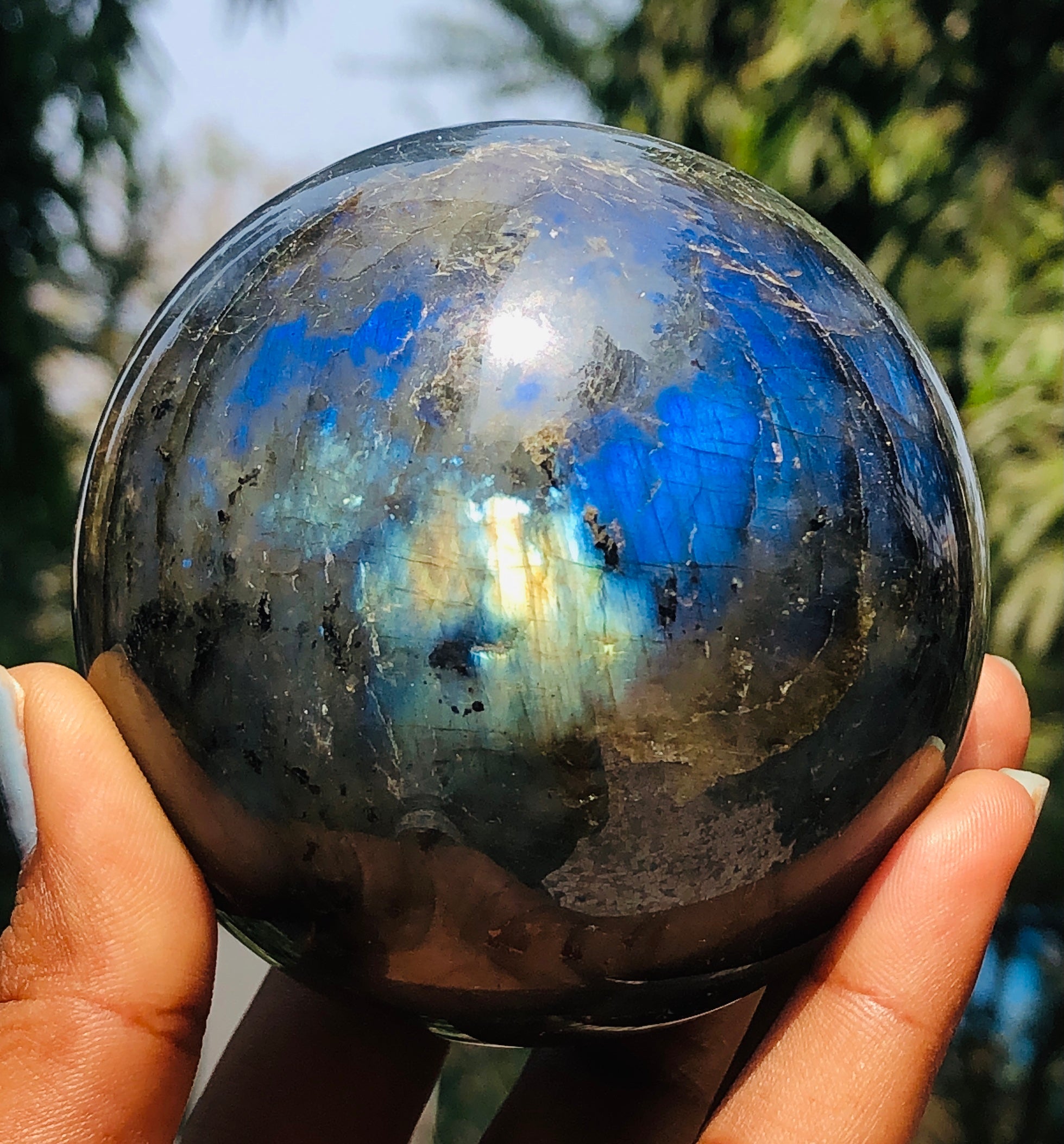 Very Atrractive 3077.00 Cts Genuine Blue & Golden Flash Labradorite Hand Carved Premium Haling Crystal Sphere