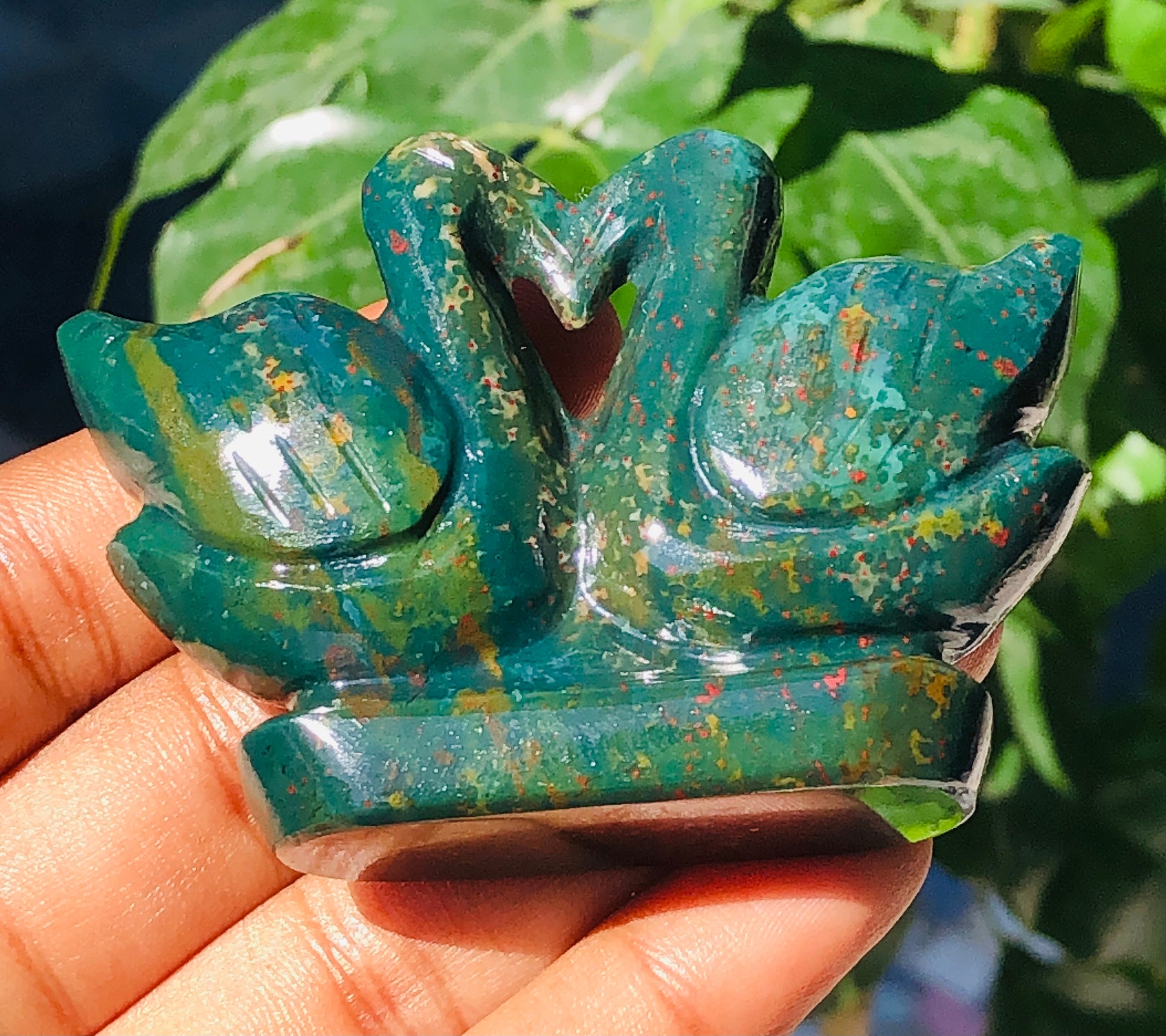 Superb 369.00 Cts Genuine Bloodstone Carved Love Premium Swan Pair