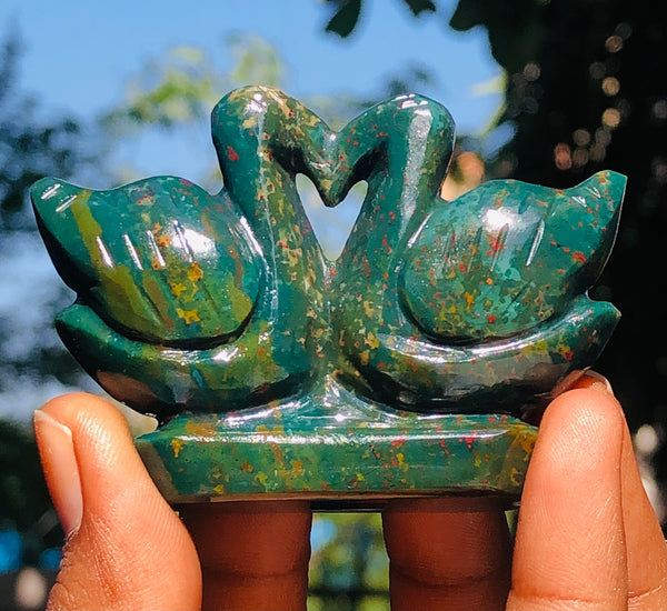 Superb 369.00 Cts Genuine Bloodstone Carved Love Premium Swan Pair