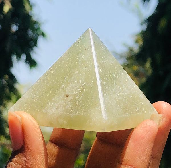 Fabulous 513.00 Cts Genuine Green Aventurine Healing Divine Premium Crystal Specimen Pyramid