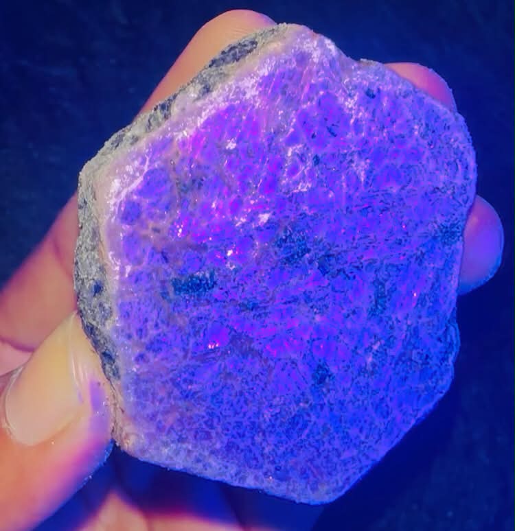 Amazing 409.00 Cts Genuine Ruby Crystal Specimen Gemstone Hexagon