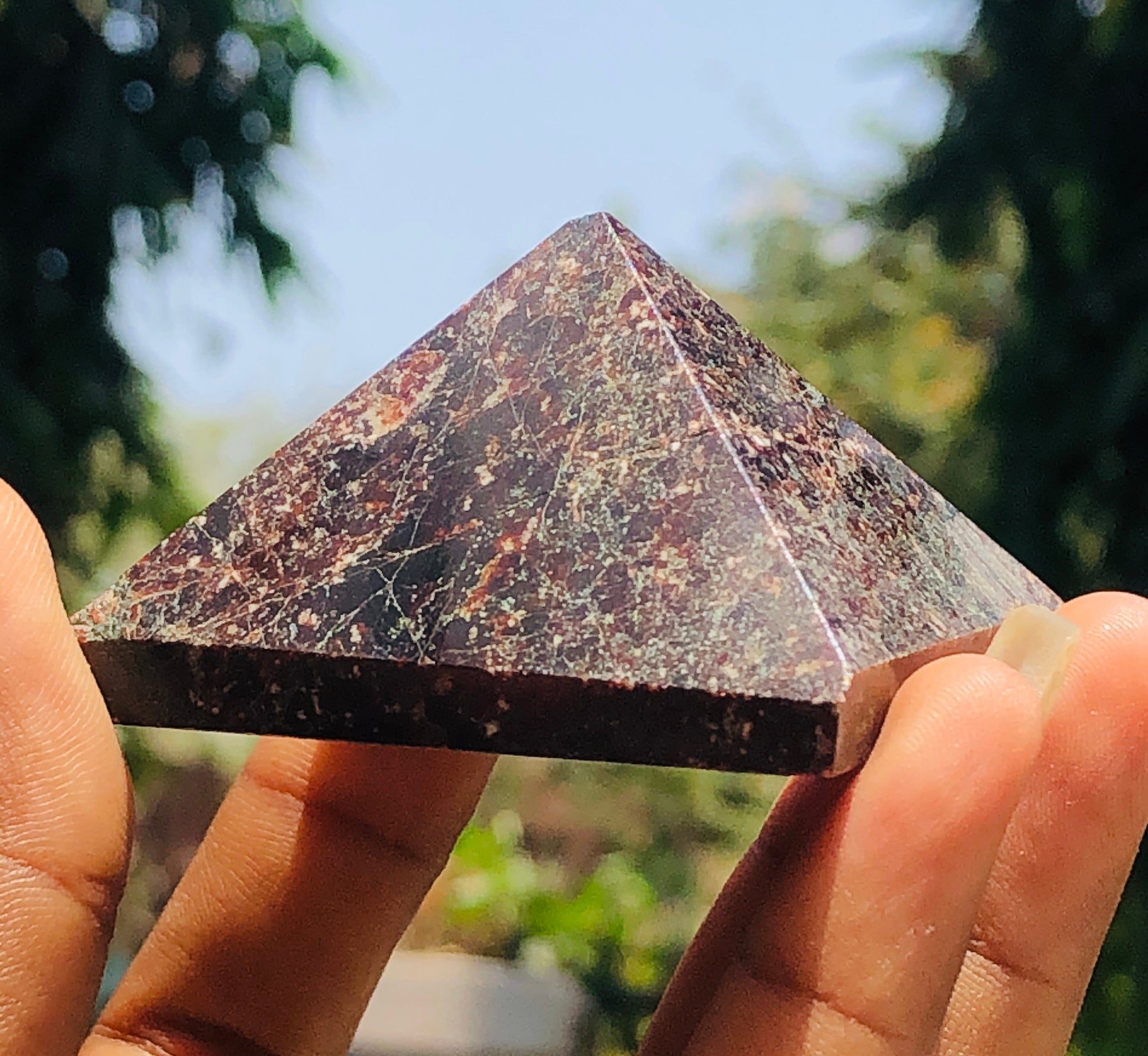 Magnificent 690.00 Cts Genuine Garnet Healing Crystal Specimen Divine Pyramid