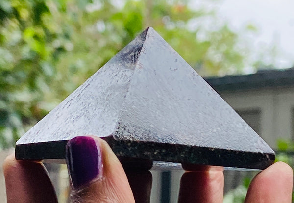 Beautiful 831.00 Cts Genuine Garnet Healing Divine Crystal Specimen Pyramid