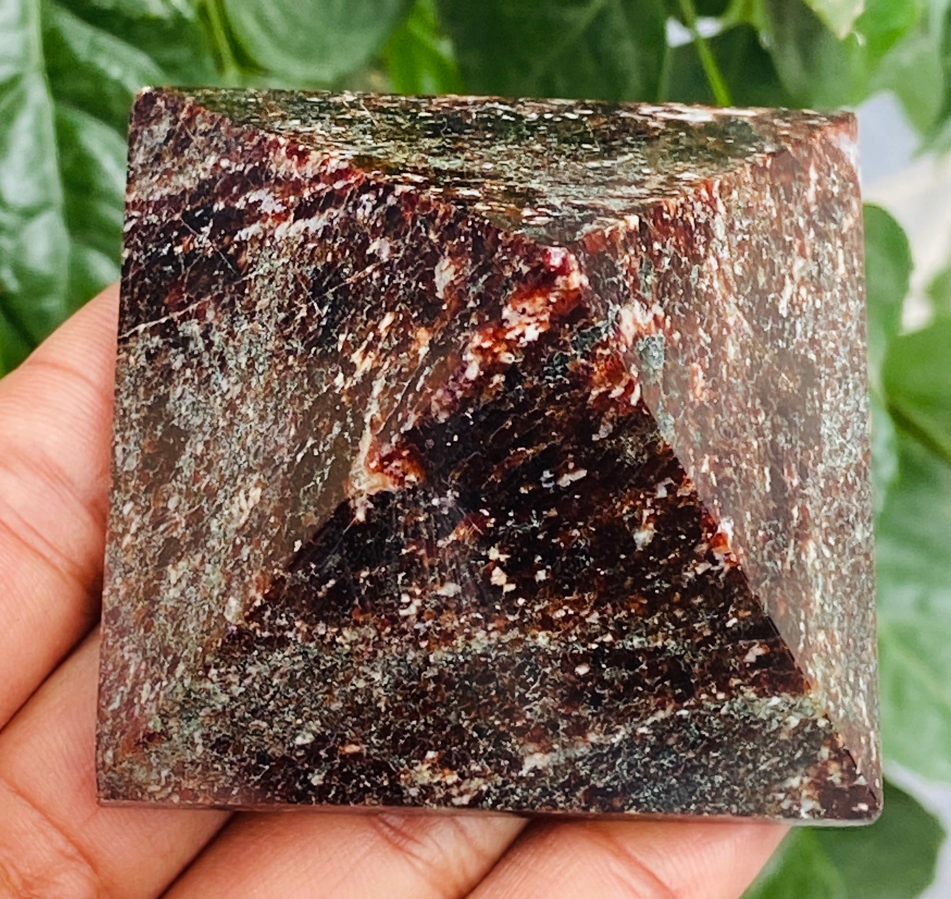 Beautiful 831.00 Cts Genuine Garnet Healing Divine Crystal Specimen Pyramid