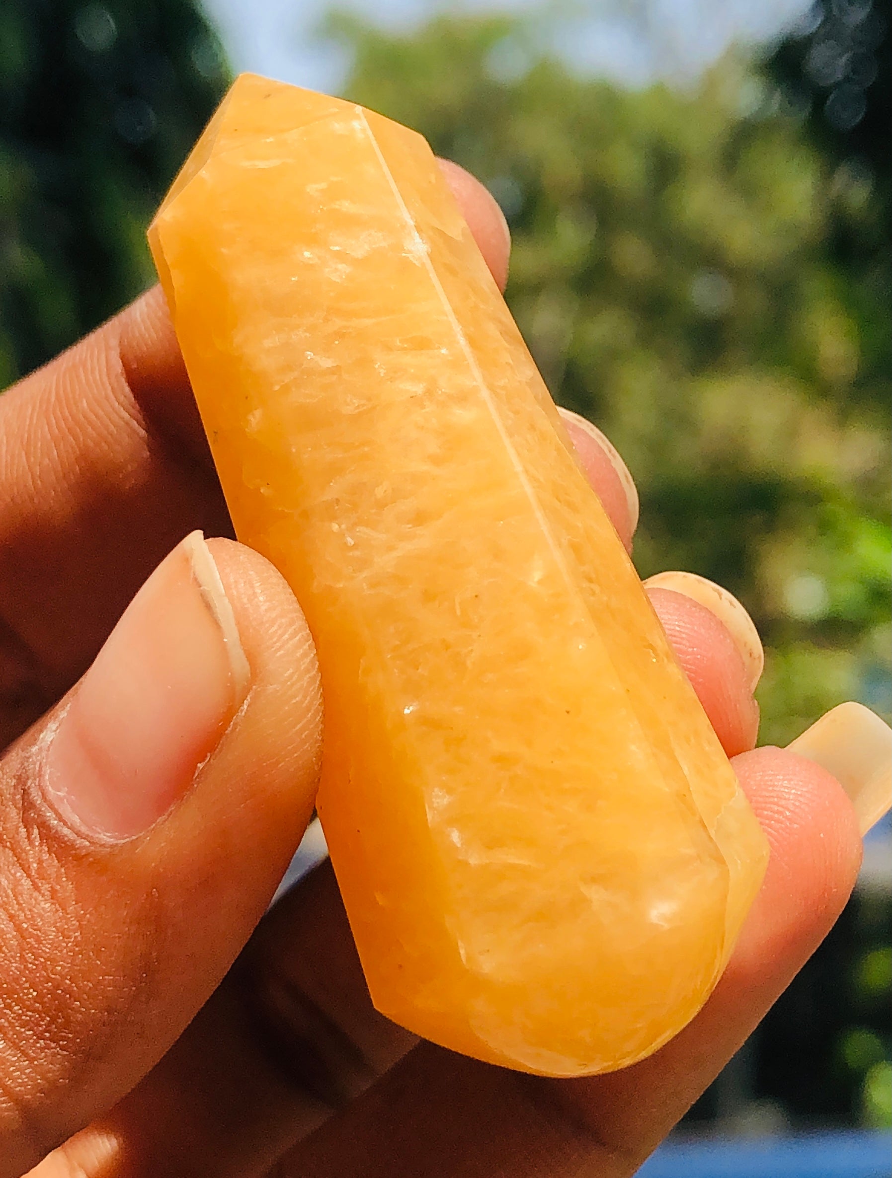Graceful 143.00 Carats Genuine Aventurine Crystal Gemstone Healing Point