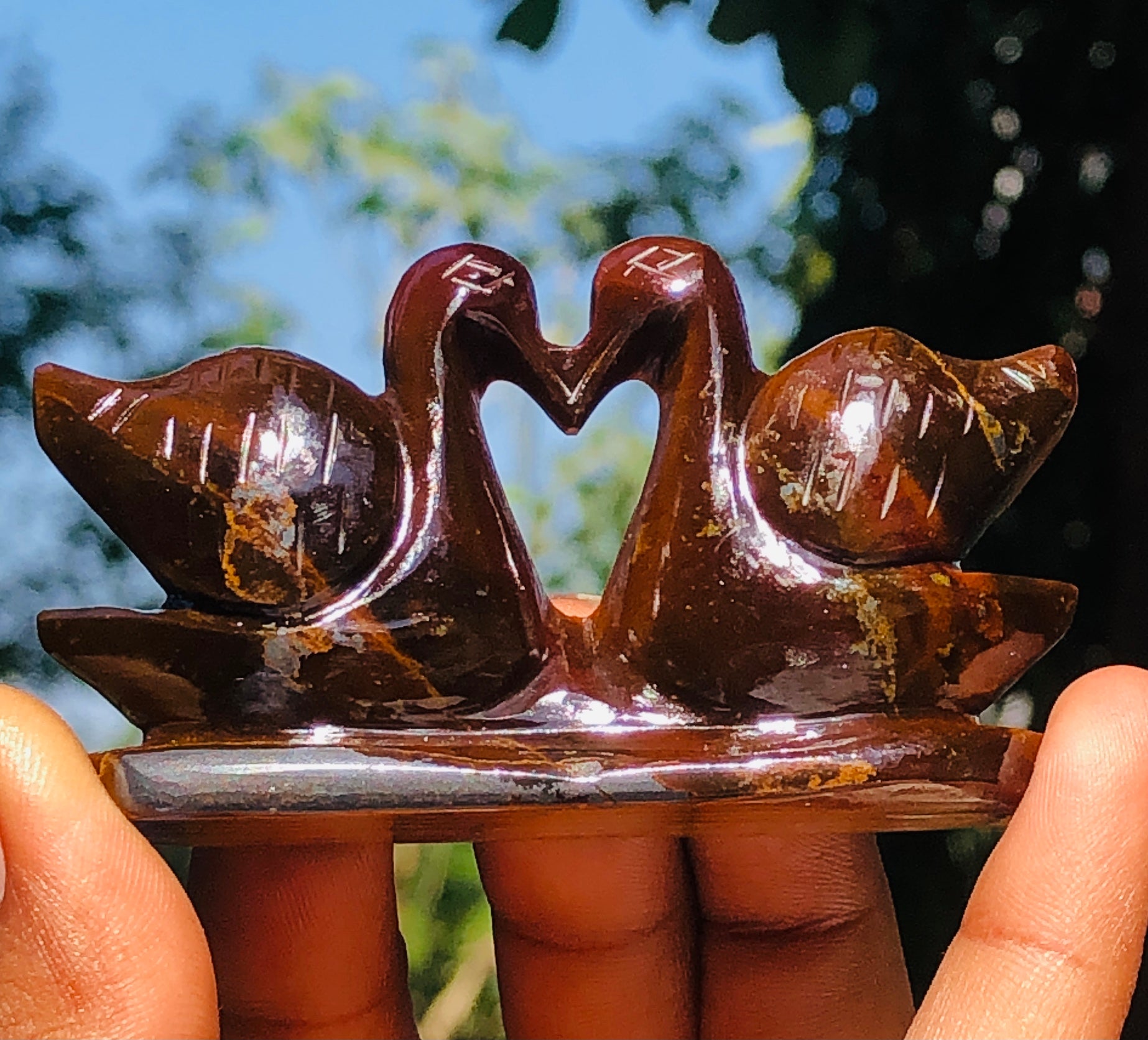 Artisian 378.00 Cts Genuine Tiger Eye Carved Premium Love Swan Pair