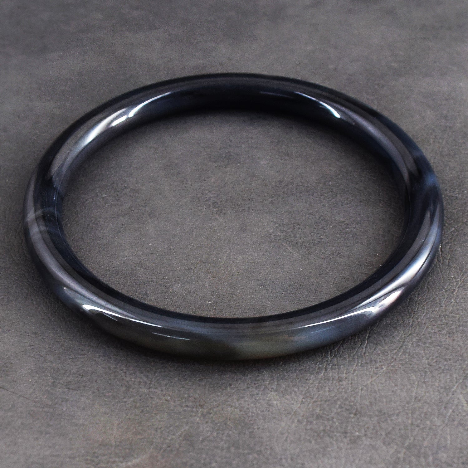 Graceful 95.00 Cts Genuine Black Agate Gemstone Crystal Specimen Premium Fancy Bangle