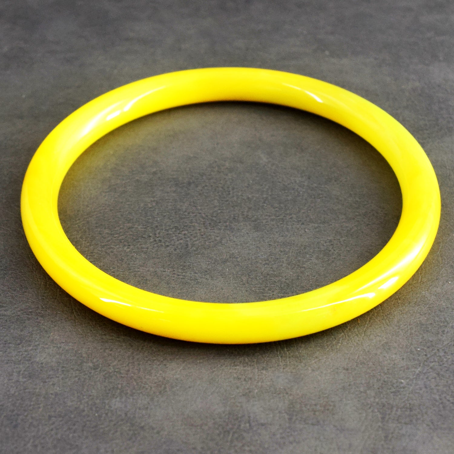 Decent 86.00 Cts Genuine Onyx Crystal Specimen Premium Gemstone Fancy Bangle