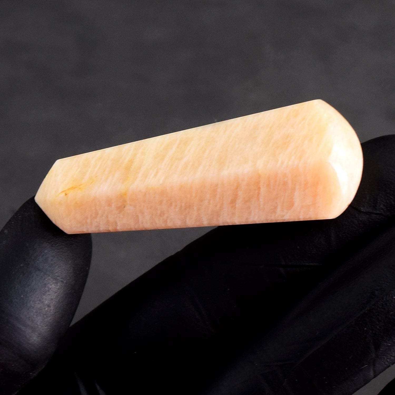 Graceful 137.00 Carats Genuine Peach Moonstone Crystal Gemstone Healing Point