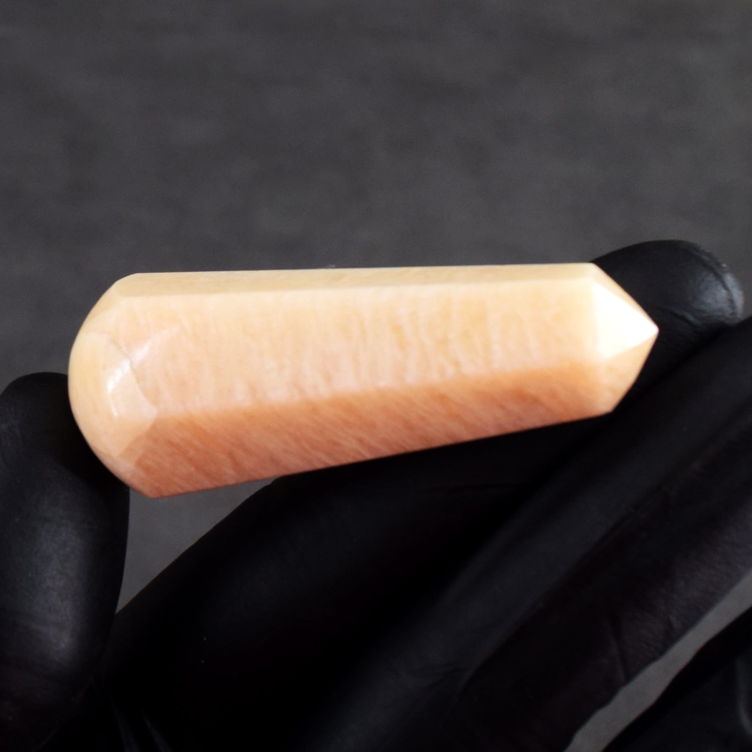 Graceful 137.00 Carats Genuine Peach Moonstone Crystal Gemstone Healing Point