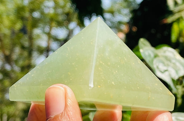 Genuine 562.00 Cts Green Aventurine Crystal Specimen Healing Divine Pyramid